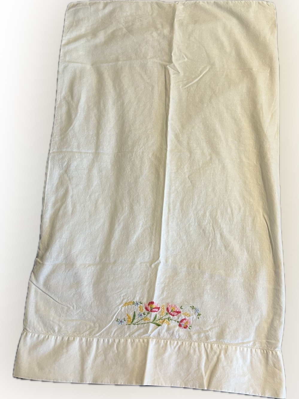 🔴Vintage 1960’s Floral Embrodery White Pillowcase White Trim Cotton 30” x 19”